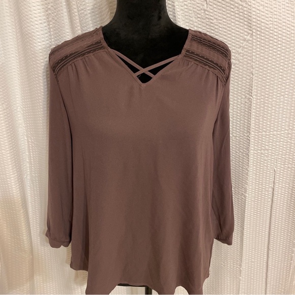 Maurices brown & lace 3/4 sleeve blouse size Medium NWT. - Picture 1 of 7